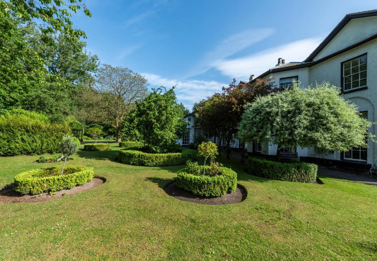 Statham Lodge Hotel Warrington Exterior photo