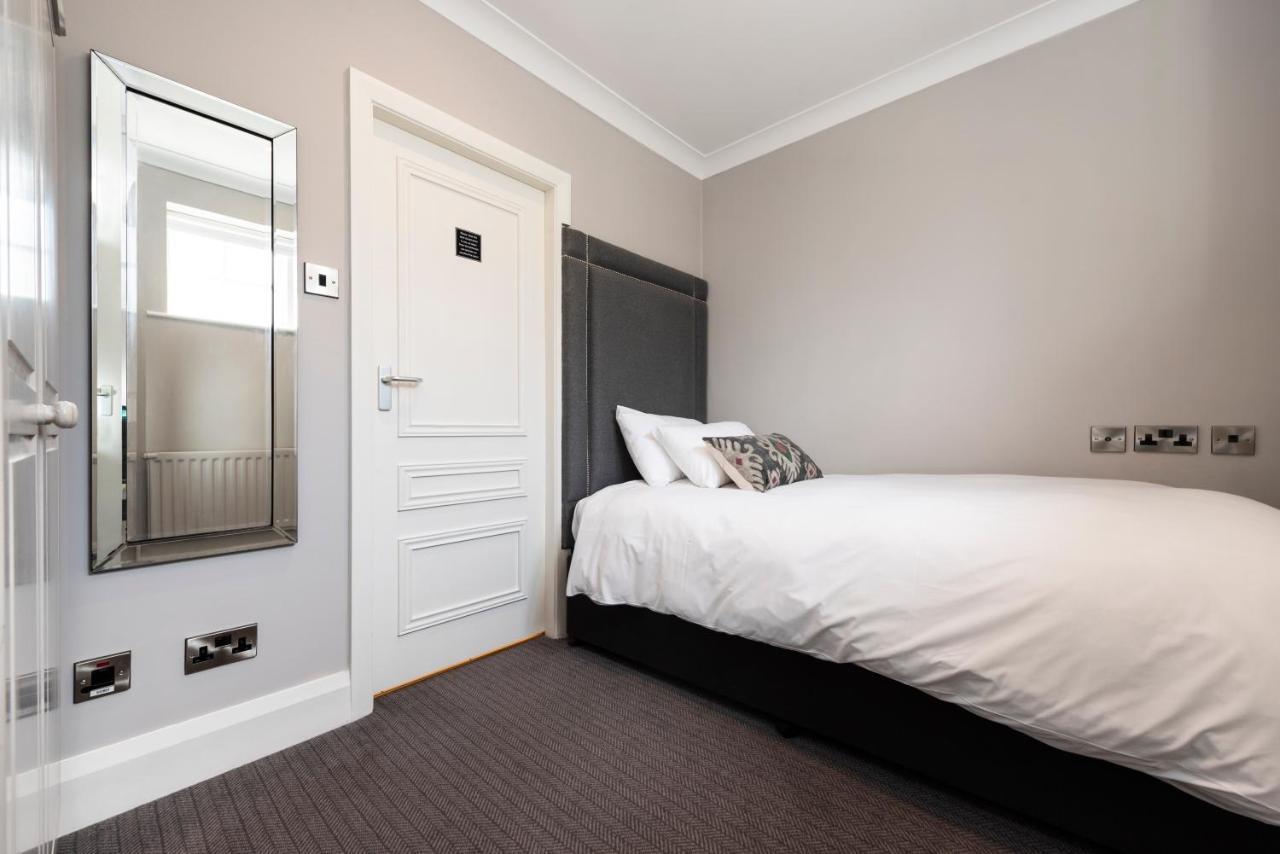 Statham Lodge Hotel Warrington Exterior photo